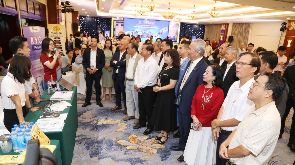 Gian hàng South Telecom tại Cafe Doanh Nhân HUBA lần thứ 91